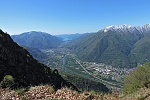 Dalla colma il fiume Toce e in alto il Lago d'Orta